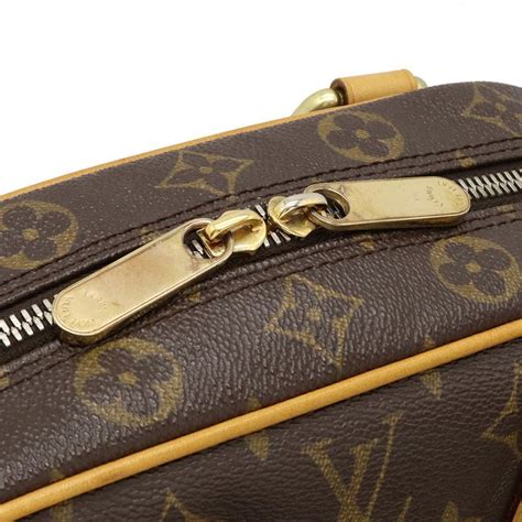 LOUIS VUITTON Monogram Manhattan PM Handbag M40026